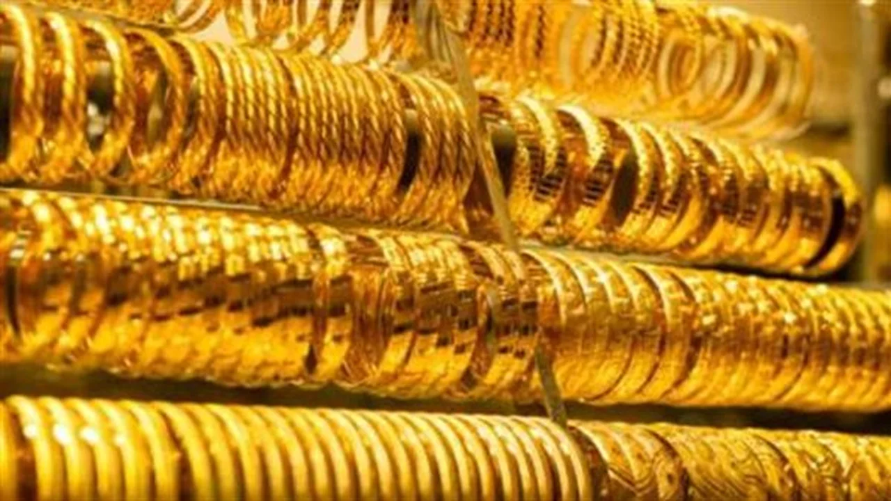 تذبذب مؤشرات أسعار الذهب في السوق المحلي وسط ترقب حركة البيع والشراء